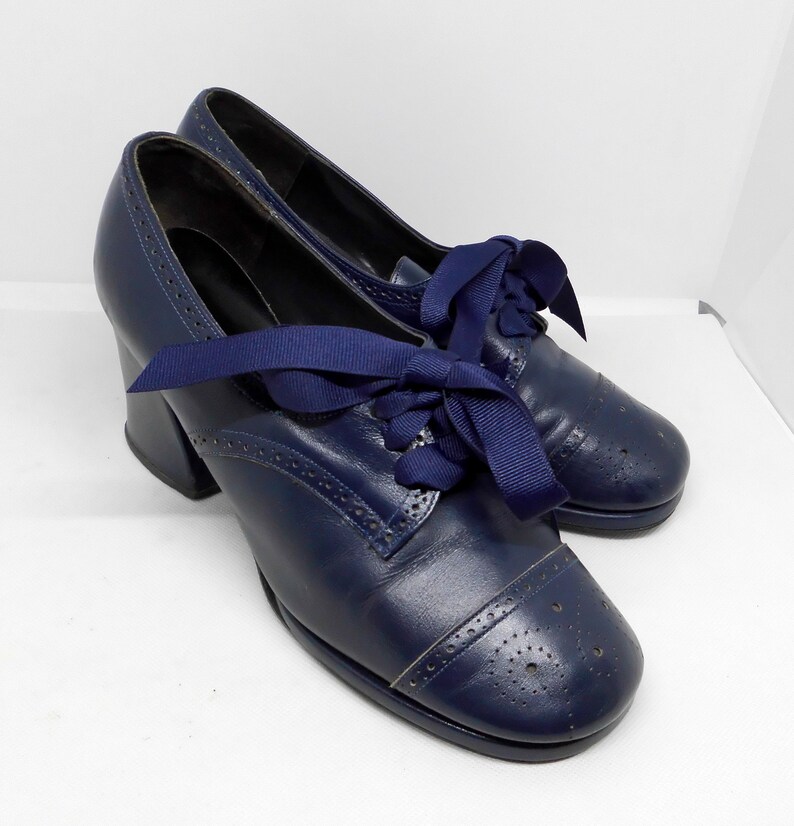 1968-1970 Vintage Navy Leather Oxford/Brogue Style Shoes by Cantatas image 2