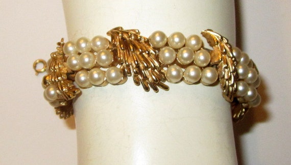 Trifari pearl bracelet discount