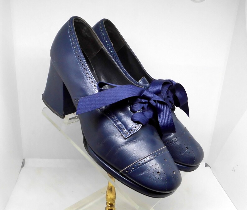 1968-1970 Vintage Navy Leather Oxford/Brogue Style Shoes by Cantatas image 3