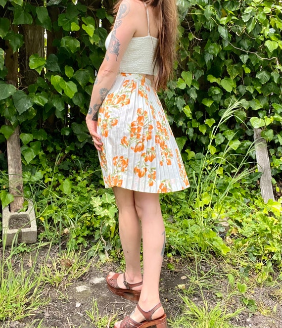 1960s orange floral pleated skirt - image 6