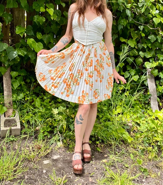 1960s orange floral pleated skirt - image 4