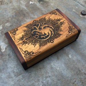 Game of Thrones scatola di legno, portasigarette incisa, contenitore di sigaretta, sigaretta titolare, titolare della carta, contenitore di regalo