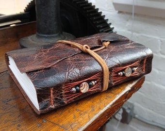 Caderno de esboços de couro rústico feito à mão | Caderno de artista com miçangas e costura