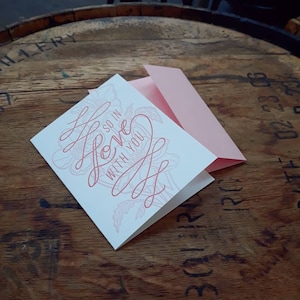 So in Love With You - Letterpress Grußkarte | Gefaltete Note mit passendem Umschlag | Handgeschriebenes Blumenmuster