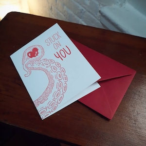 Stuck on You - Letterpress Grußkarte | Gefaltete Note mit passendem Umschlag | Niedliches Octopus Herz Design