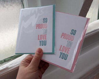 Tão orgulhoso amá-lo - tipografia cartão comemorativo | Nota dobrada com envelope correspondente | Aliado do Orgulho Trans