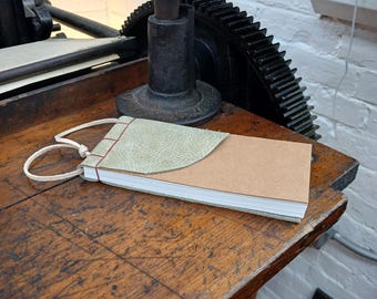 Livro rústico de listas para pendurar | Encadernação japonesa com faca | Bloco de notas com capa de couro e papel