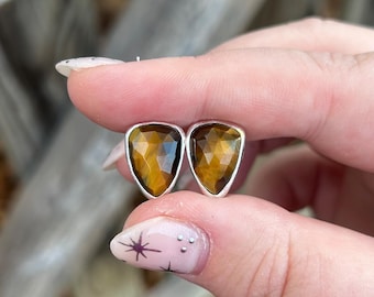 Brincos de Olho de Tigre com Pino - Brincos de Olho de Tigre Marrom - Prata de Lei - Brincos de Olho de Tigre Marrom