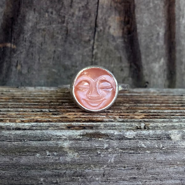 Peach Moonstone Moon Ring - Carved Moon Face Ring - Moon Ring - Peach Moonstone Ring - Sterling Silver - Sleepy Moon Face Ring - Moonstones