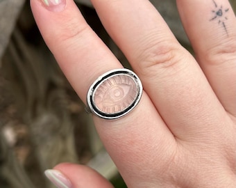 Anel com Gema Olho Grego em Quartzo Rosa - Anel Olho Grego em Prata de Lei