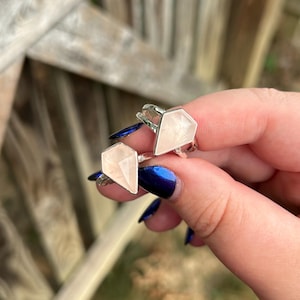 Rose Quartz Sterling Silver Ring - Kite Shaped Light Pink Ring - Rose Quartz Kite Ring Hammered Band