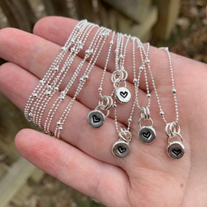 Herz Halskette - Sterling Silber Herz gestempelt Halskette - Herz Anhänger Halskette - herzförmige gestempelte Halskette - Herz Schmuck - Valentines