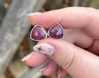 Röda Rubinörhängen - Rubinörhängen - Rubinörhängen - Sterlingsilver - Rubinörhängen - Rosa Rubinörhängen - Triangelörhängen