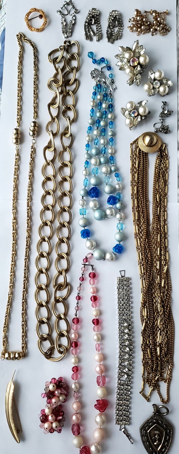 Vintage Jewelry Lot, 24 Pieces. No Missing or Bro… - image 2