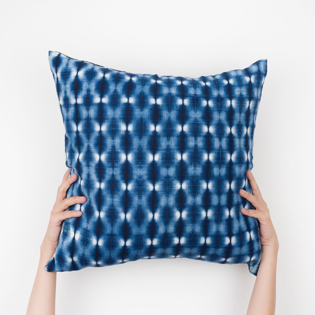 Oreiller en Lin Teint à La Main Indigo Naturel - Lucioles Coussin Décoratif Rustique de Style Mudclo