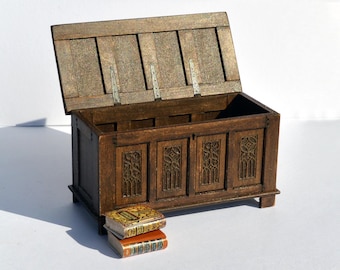 16th century Chest - dollhouse miniature kit 1:12