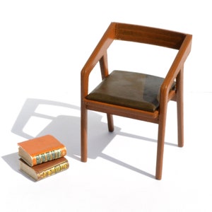 1950s Chair dollhouse miniature kit 1:12