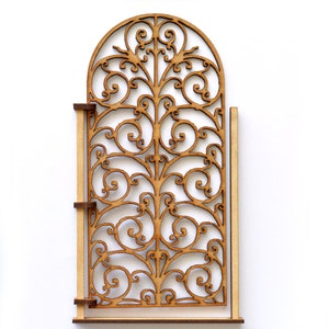 Puede incluir: Un arco decorativo de madera con un dise&ntilde;o intrincado cortado con l&aacute;ser. El arco est&aacute; hecho de madera marr&oacute;n claro y tiene un delicado patr&oacute;n floral.