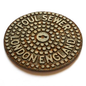 Manhole Cover London dollhouse miniature kit 1:12