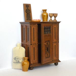 Holländischer Renaissance Brotschrank - Puppenhaus Miniatur Bausatz 1:12