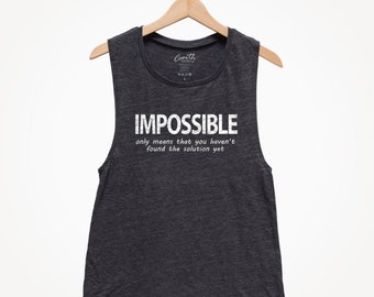 Unmögliches Muskel Tank Top: Frauen Workout Tee mit positivem Spruch