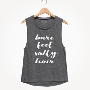 Barfuß Salziges Haar, Frauen Muskel-T-Shirt, Muskel Tank Top, Urlaubs Tank Top, lustiges Tank Top, Strand Tank Top, Party Shirt, rosa Tank Top