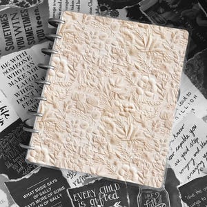 Cuaderno de notas con tapa de plástico y encuadernación en disco, ideal para el profesorado, planificador o cualquier otra ocasión. Bordado con flores silvestres.