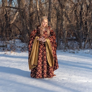 Cersei Lannister inspired cosplay, queen costume, Cersei Lannister dress, made to order, any color.