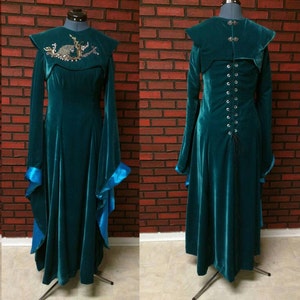 Sansa Stark inspired teal velvet dress with detachable beaded wolf embroidered collar, season 6 cosplay, medieval costume