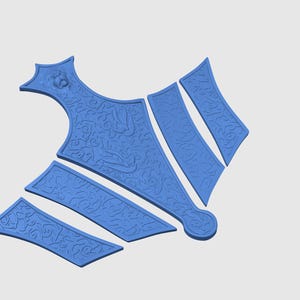 Puede incluir: Un diseño azul, estilizado y segmentado con patrones florales ornamentados. El diseño incluye una pieza superior curva, varias piezas rectangulares y un elemento circular. Las piezas están dispuestas de manera que sugieren un objeto decorativo o funcional.