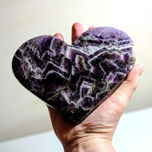 XL Chevron Amethyst Heart| Comes with a custom steel stand image 3