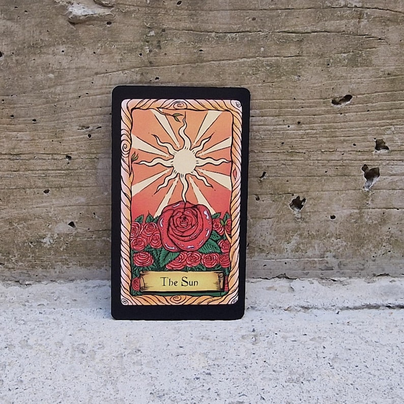Baralho de Tarô com 78 cartas · Tarô da Conspiração · Tarô moderno feito à mão · Ideal para iniciantes e profissionais imagem 7