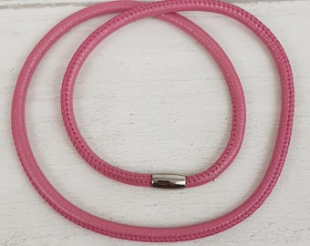 Collar pulsera de cuero rosa con cierre magnético
