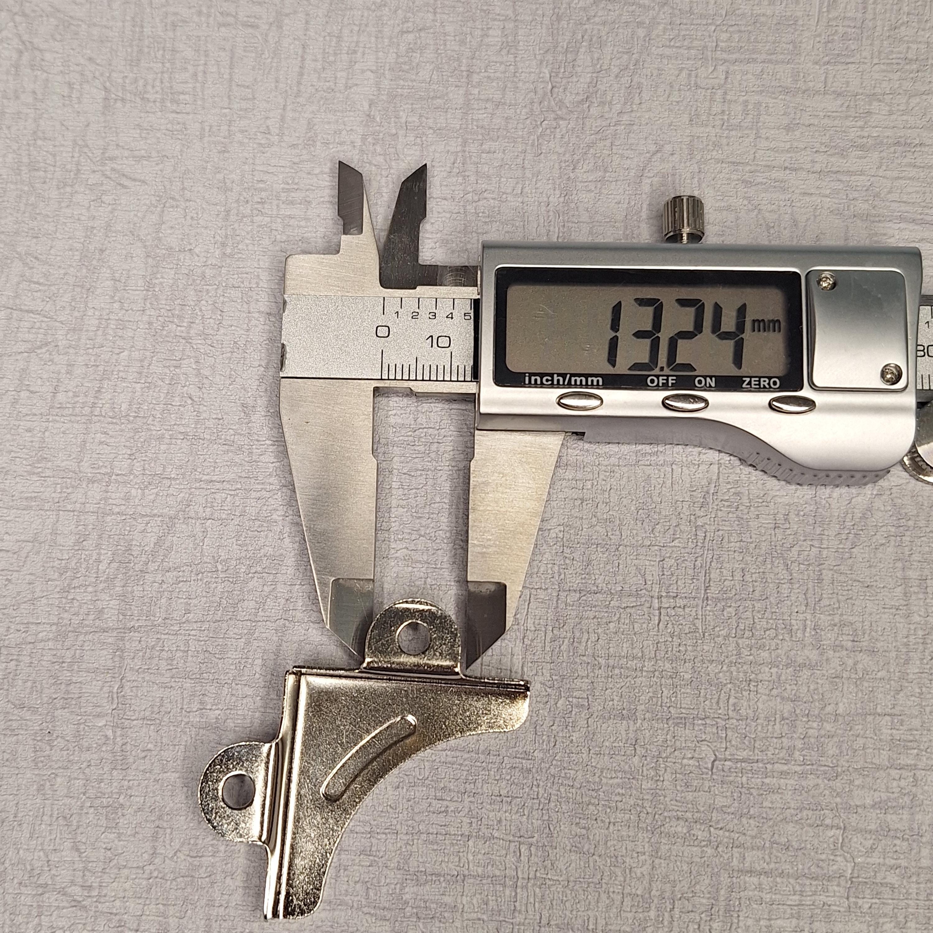 4x MORSETTI ANGOLARI IMMAGINE O SPECCHIO Argento Nichel Staffe Di