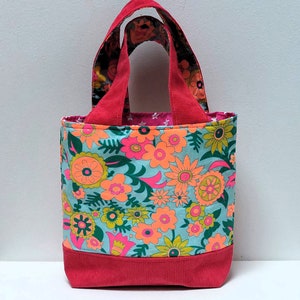 Mini sac fillette en velours et coton fleuri style hippie