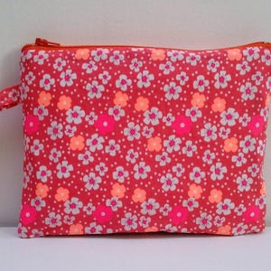 Astuccio, piccola pochette in cotone con fiori dell'isola su fondo rosa
