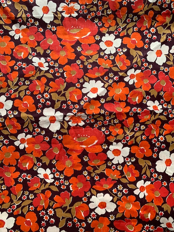 Vintage 1970s floral dressmaking fabric, 375cm length, sewing, dressmaking, craft supplies.