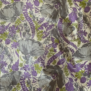 Vintage 1970s lilac and grey floral cotton dressmaking fabric,280cm length, sewing, dressmaking, craft supplies.