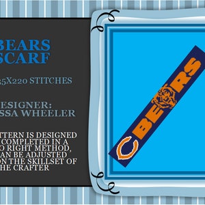 Peut inclure: Une écharpe tricotée bleue et orange avec les mots "CBEARS" en blanc. L'écharpe est conçue pour être large de 35 mailles et longue de 220 mailles. Le motif est conçu pour être réalisé en méthode de droite à gauche, mais peut être ajusté en fonction des compétences du tricoteur.