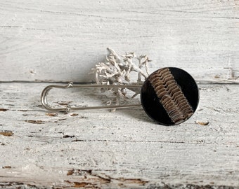 Broche de alfiler de poncho hecho de cuerno de metal en plata antigua plata negro marrón grabado alfiler de kilt como joyería de alfiler de cierre de alfiler de tela