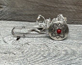 Broche de poncho de metal en plata con piedra roja, diseño celta, alfiler de falda escocesa como alfiler de solapa, cierre de tela, cierre de alfiler de chal