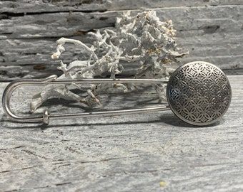 Poncho pin brooch made of metal in antique silver flower of life kilt pin as a cloth clasp closure pin ink pin safety