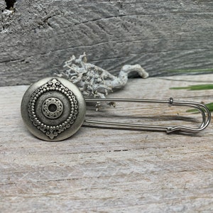 Poncho pin brooch made of metal in old silver ornament motif kilt pin pin as a safety pin cloth clasp closure pin cloth pin