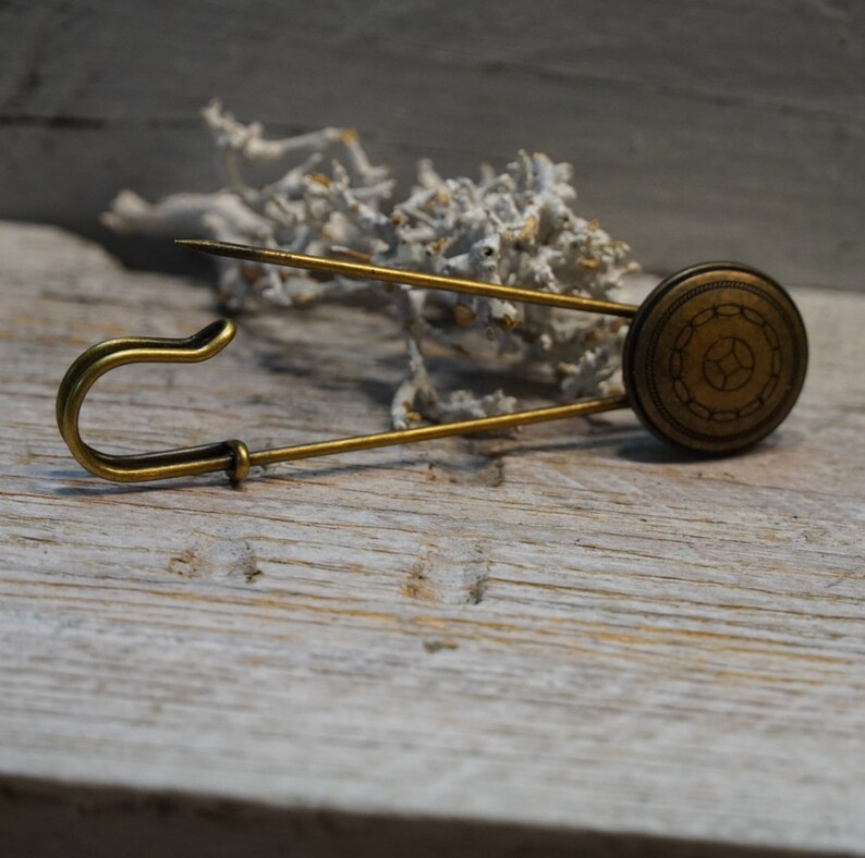 Broche de alfiler de poncho hecho de metal en bronce con un adorno con motivo retro, alfiler de falda escocesa, alfiler de tela, alfiler de seguridad, joyería de cierre imagen 7