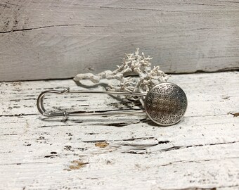 Ponchonadel Brosche aus Metall in silber altsilber Blume des Lebens Kiltnadel als Tuchschließe Verschluss Anstecknadel Tuschnadel Sicherheit