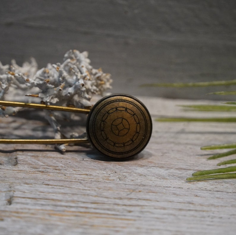 Broche de alfiler de poncho hecho de metal en bronce con un adorno con motivo retro, alfiler de falda escocesa, alfiler de tela, alfiler de seguridad, joyería de cierre imagen 4