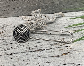 Poncho pin brooch made of metal in old silver with spiral pattern Kilt pin as a pin Cloth clasp Endless motif Kilt pin Jacket fastener