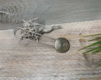 Poncho pin brooch made of metal with endless spiral in silver kilt pin kilt pin as a safety pin cloth clasp fastener pin