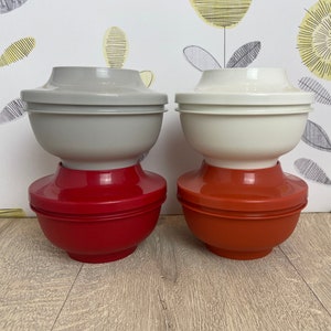 Retro Tupperware Deep Bowl with Lid – Colourful Vintage Pantry Storage