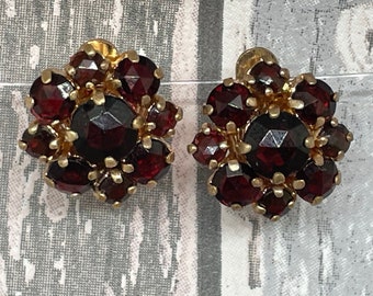 Rose cut garnet cluster clip on vintage earrings - Gothic aesthetic burgundy red costume jewellery
